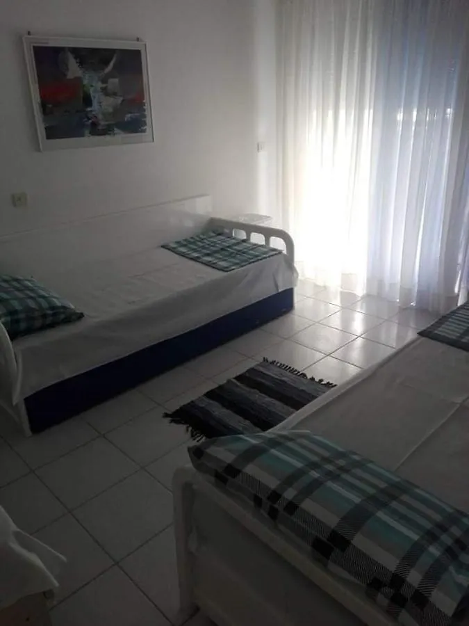 Wb Apartment Flogita